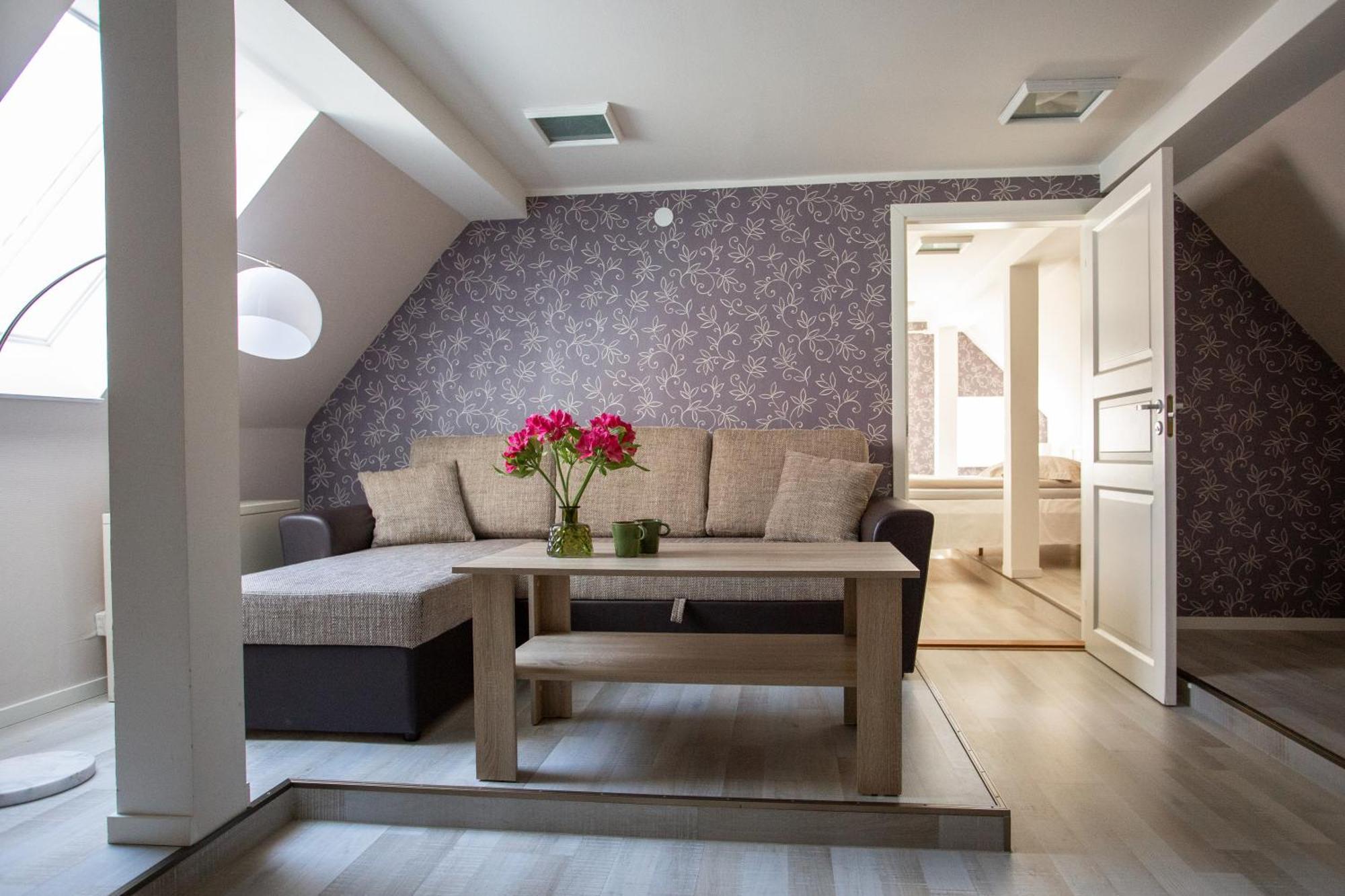 Suviste Guesthouse กูรัซซาเร ภายนอก รูปภาพ