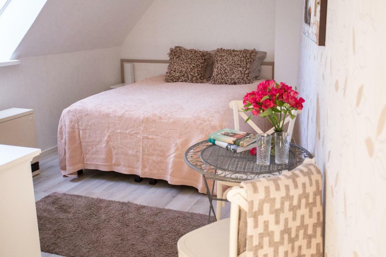 Suviste Guesthouse กูรัซซาเร ภายนอก รูปภาพ